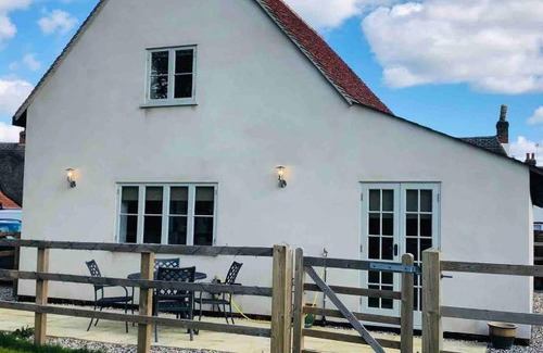 Halstead House | Cozy Cottage: Family-Friendly Retreat with Great Reviews