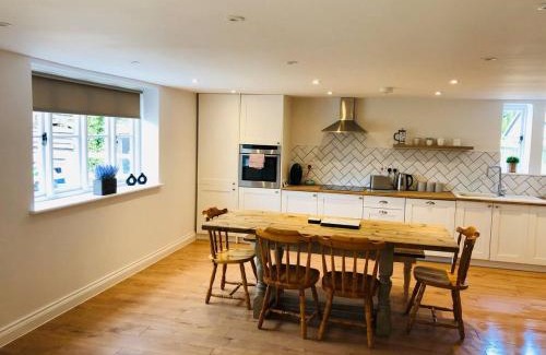 Halstead House | Cozy Cottage: Family-Friendly Retreat with Great Reviews