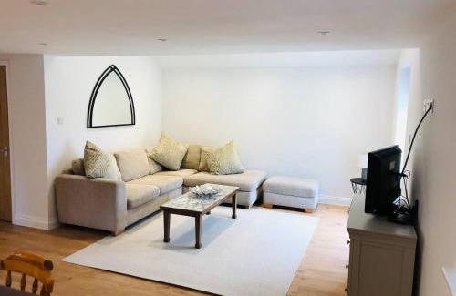 Halstead House | Cozy Cottage: Family-Friendly Retreat with Great Reviews