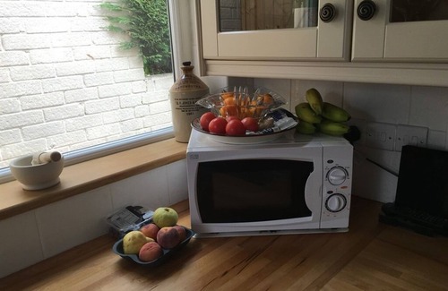 Chichester Bed & Breakfast | Cozy Retreat at The Cottage with Breakfast Included