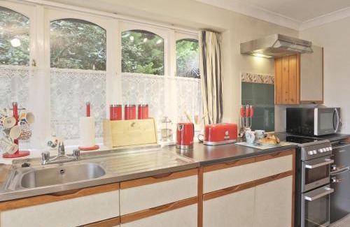 Frostenden House | Pet-Friendly Cottage with Perfect 10/10 Guest Rating