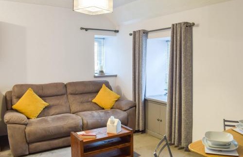 Girvan House | Highly Rated The Cottage - Family-Friendly Retreat