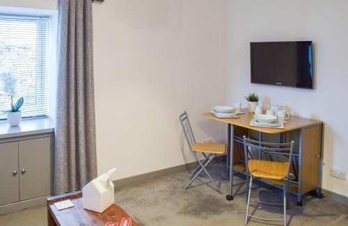 Girvan House | Highly Rated The Cottage - Family-Friendly Retreat