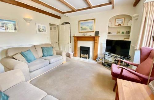 Treator House | Pet-Friendly Stay at The Cottage for Family Adventures