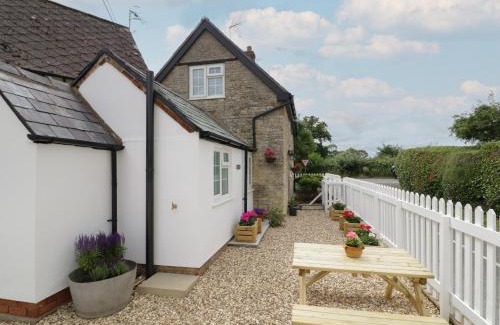 Ettington House | Pet and Child Friendly Getaway at The Cottage