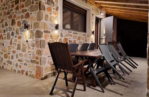 Ormos Panagias Apartment | Cozy Cottage House: Top-Rated, Family-Friendly Retreat