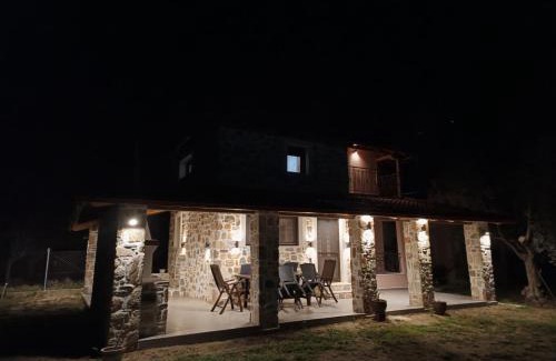 Ormos Panagias Apartment | Cozy Cottage House: Top-Rated, Family-Friendly Retreat