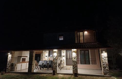 Ormos Panagias Apartment | Cozy Cottage House: Top-Rated, Family-Friendly Retreat