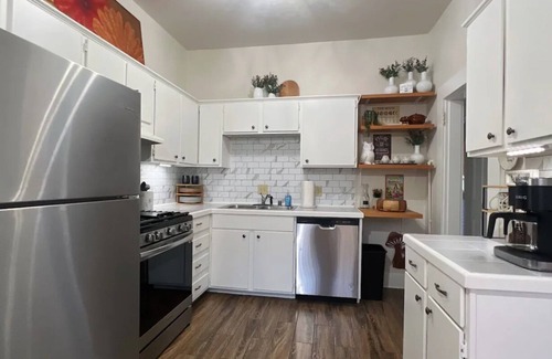 Conway House | Cozy Cottage on College: Top-Rated Downtown Retreat