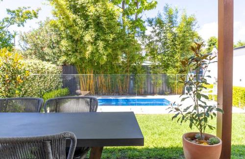 Central Mudgee House | Elegant Stay at The Cottage on Market with Pool Access