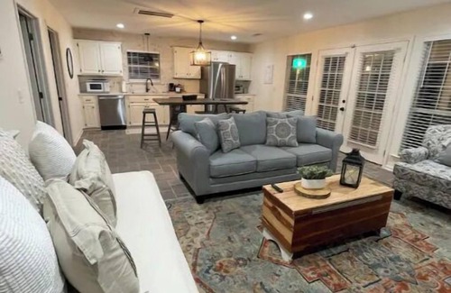 Wetumpka House | Unforgettable Stay at The Cottage on Savannah Lane