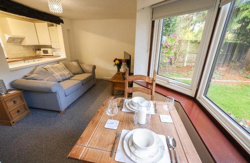 Tenbury Wells Cabin | Cozy Cottage On the Common - Guest Rated 9/10