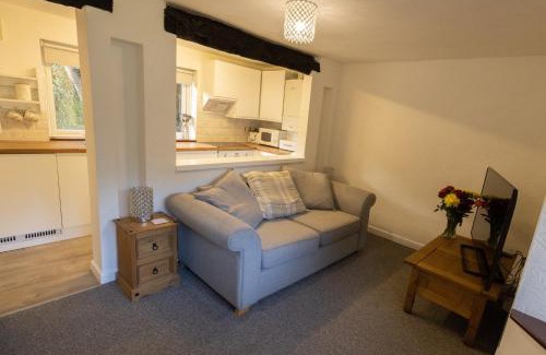 Tenbury Wells Cabin | Cozy Cottage On the Common - Guest Rated 9/10