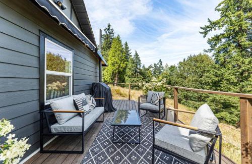 Ladd Hill House | Top-Rated Family Retreat at The Cottage On Wilsonville Road