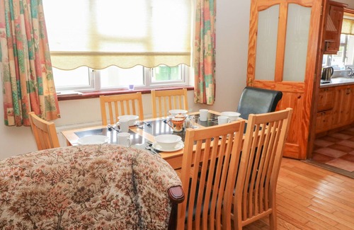 Quilty Cottage | Cozy Cottage with Open Fire, Pet Friendly in Quilty