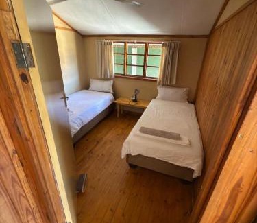 Flora Park Apartment | Cozy Getaway at The Cottage Polokwane with Breakfast Included