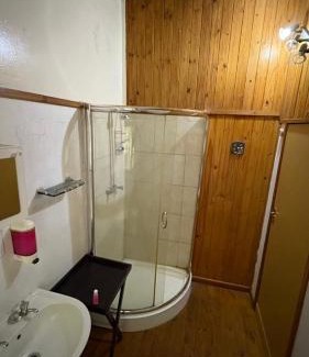 Flora Park Apartment | Cozy Getaway at The Cottage Polokwane with Breakfast Included