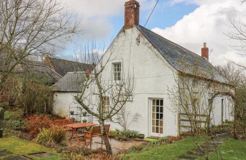 Duns House | Cozy Pet-Friendly Retreat at The Cottage, Polwarth Crofts