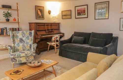 Duns House | Cozy Pet-Friendly Retreat at The Cottage, Polwarth Crofts