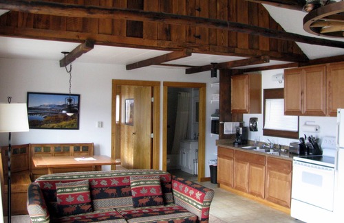 Haines Cottage | Cozy Cottage: Walk to Attractions with Scenic Views