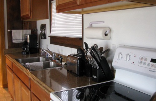 Haines Cottage | Cozy Cottage: Walk to Attractions with Scenic Views