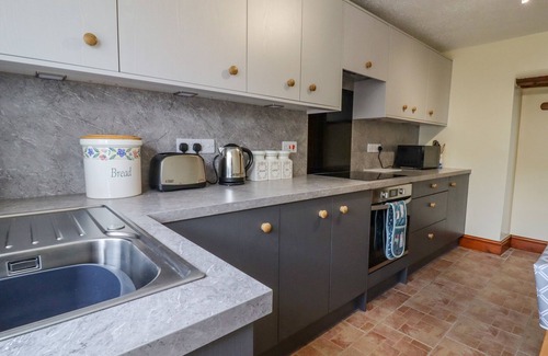 Llanasa Cottage | Romantic Oceanfront Cottage Retreat in Gwespyr