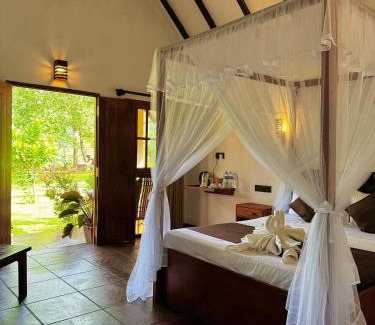 Sigiriya Hotel | Relax at The Cottage Sigiriya with Pool & Family-Friendly Amenities