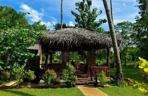 Sigiriya Hotel | Relax at The Cottage Sigiriya with Pool & Family-Friendly Amenities