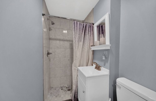 North Chesterfield Apartment | The Cottage Studio Unit 7 with WiFi and AC in lovely Richmond