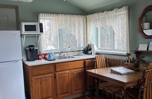 Sparta House | Discover The Cottage Tiny House: Spa & Hot Tub Retreat