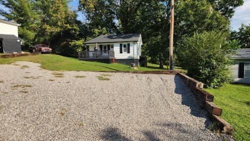 Burkesville Apartment | The Cottage
