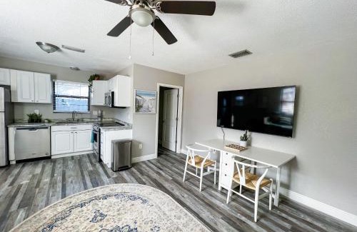 Dunedin House | Exceptional Stay at The Cottage - Family Friendly Retreat
