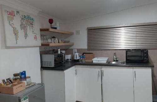 Grahamstown Apartment | Cozy The Cottage: Child-Friendly & Wheelchair Accessible Stay