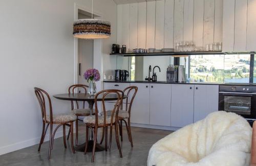 Lake Hayes Villa | Experience The Cottages at Lake Hayes - 4-Star Getaway