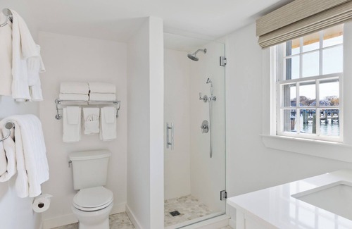 Nantucket Town Hotel | Oceanview Cottages and Lofts at Boat Basin - Rated 9/10