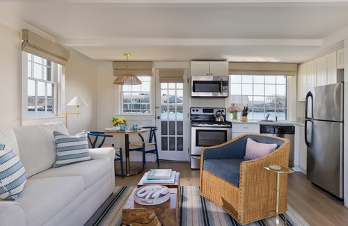 Nantucket Town Hotel | Oceanview Cottages and Lofts at Boat Basin - Rated 9/10