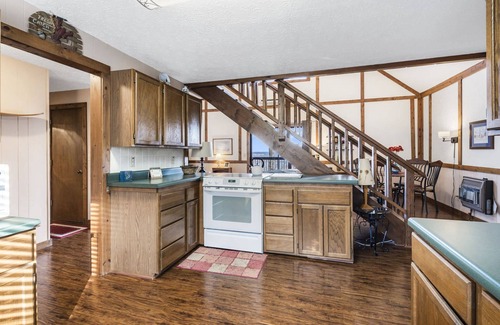 Branson West Cabin | Cozy Cottages on Lake Bluff: Family & Pet Friendly Retreat