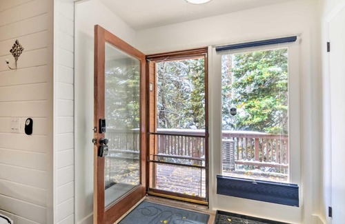 Beaver Apartment | Pet-Friendly Cottages Ski-In/Out Retreat for Hiking Adventures