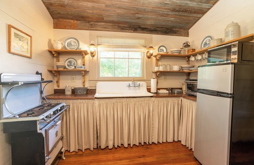 Bells Cabin | Unforgettable Stay at The Cotton Gin Cabin B&B