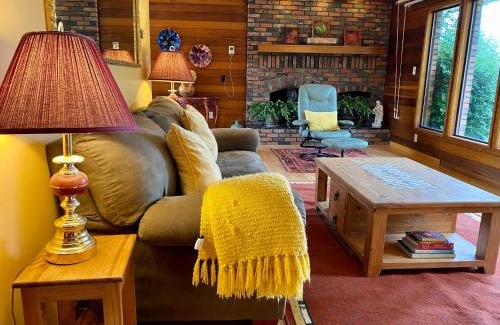 Port Alberni House | Pet-Friendly Retreat at The Country Barn - 4 Star Comfort