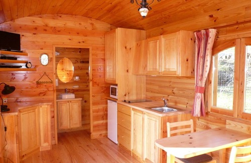 Fontrieu Ski Chalet | Nature Retreat: The Country Caravan, Pet-Friendly Paradise