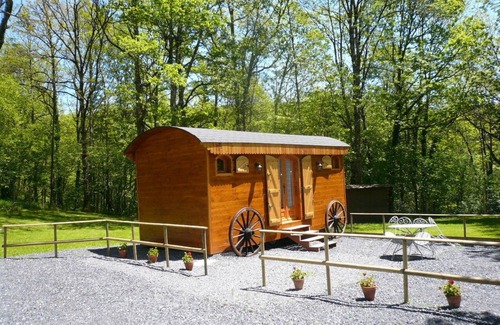 Fontrieu Ski Chalet | Nature Retreat: The Country Caravan, Pet-Friendly Paradise