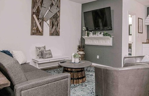 Amarillo House | The Country Cottage - Unit B - Located off I-40