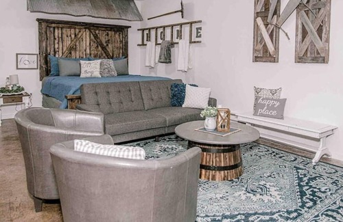 Amarillo House | The Country Cottage - Unit B - Located off I-40