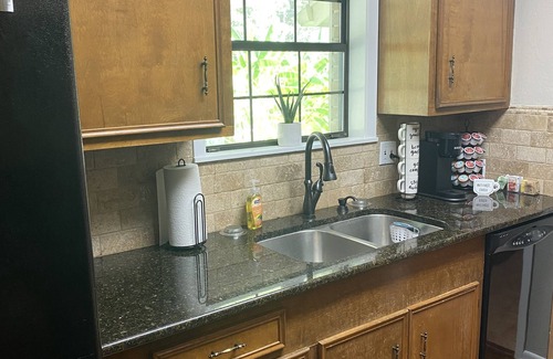 Hattiesburg House | Pet-Friendly Retreat: The Country Escape Near Downtown Fun