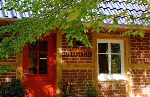 Bilsen House | Elegant Ocean View Cottage with Pet-Friendly Amenities