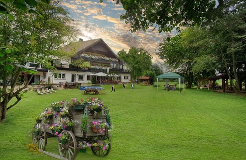 Diemelstadt Apartment | The country house is in a quiet location, close to hiking and cycling trails, as well as close to highways.