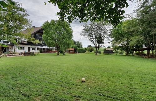 Diemelstadt House | The country house is in a quiet location, close to hiking and cycling trails, as well as close to highways.