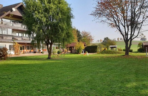 Diemelstadt Cottage | The country house is situated in a quiet location, close to hiking and biking trails & the highway.