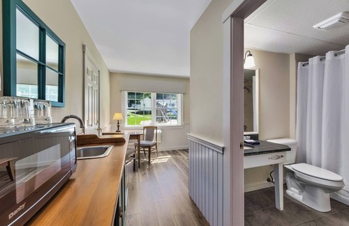 Camden Hotel | Inviting Country Inn at Camden Rockport with Spa & Pool